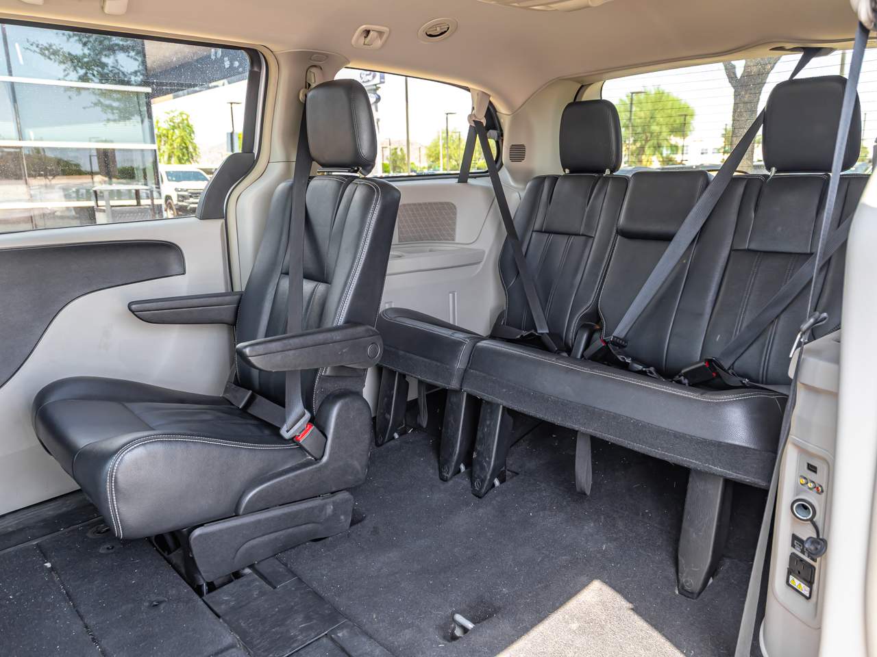 2016 Chrysler Town and Country Touring