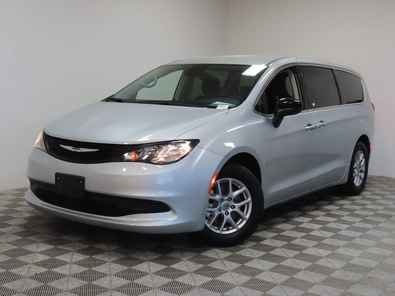 2024 Chrysler Voyager LX