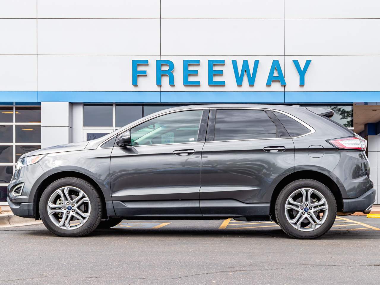 2017 Ford Edge Titanium photo 3