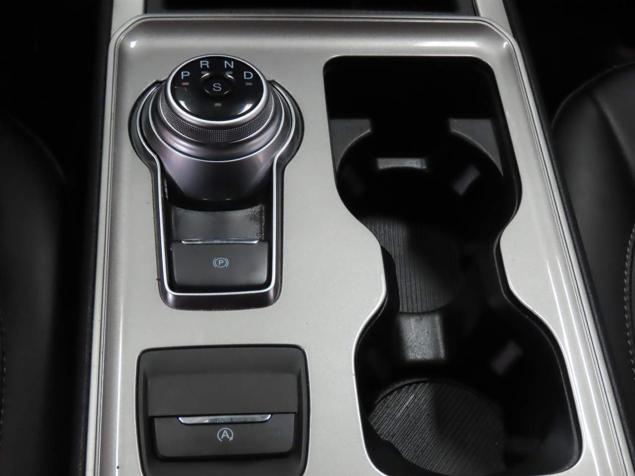 2024 Ford Edge SEL - Photo 10