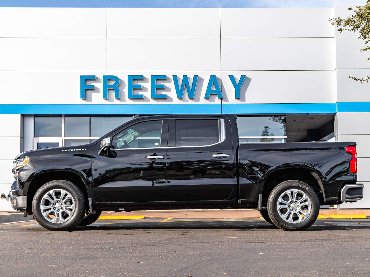 2025 Chevrolet Silverado 1500 LTZ Crew Cab