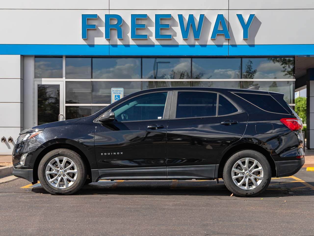 Used 2021 Chevrolet Equinox LS with VIN 2GNAXHEVXM6111064 for sale in Chandler, AZ