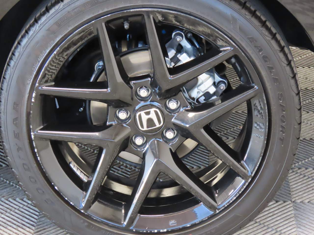 View vehicle photo 7