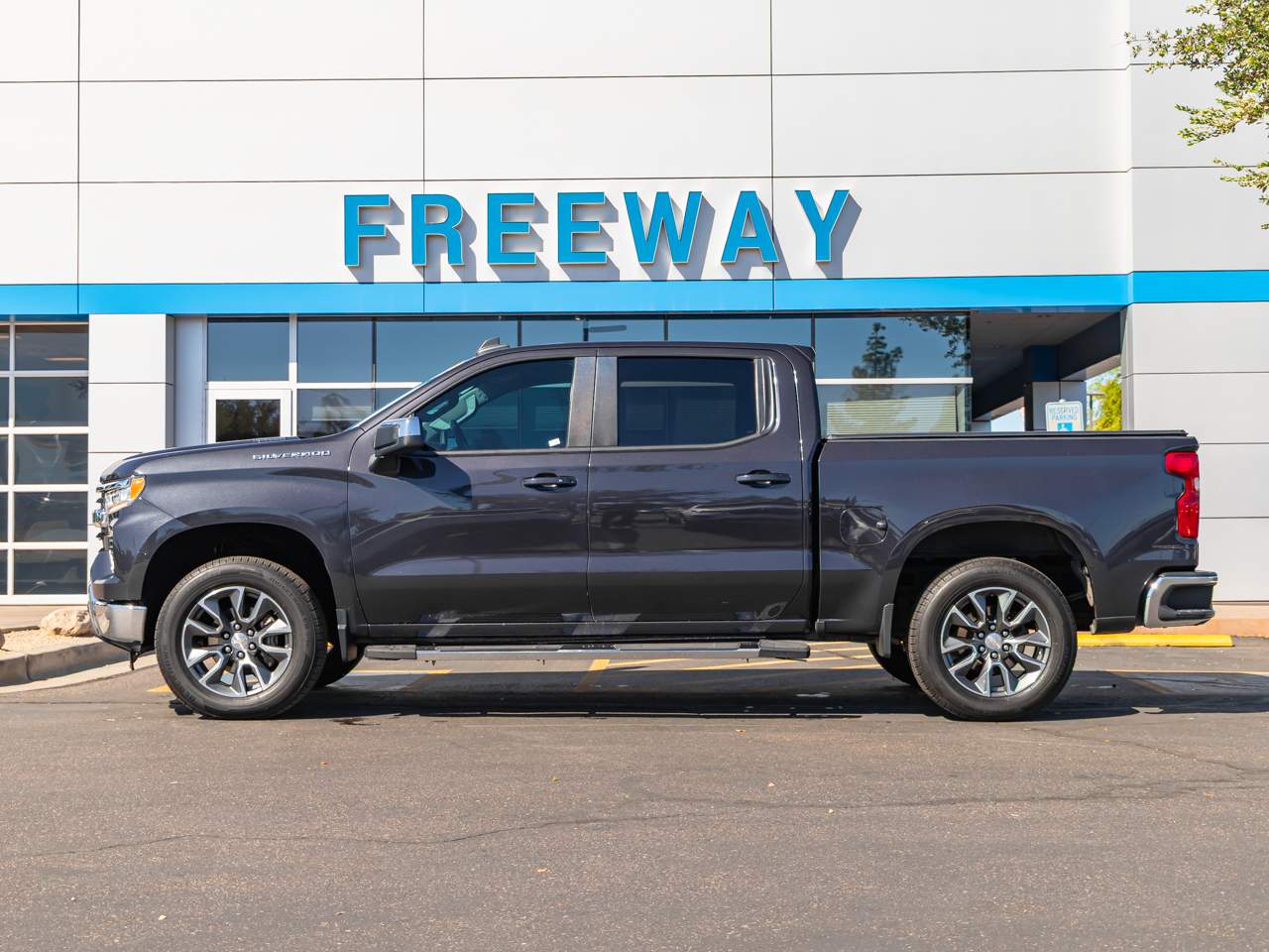 2022 Chevrolet Silverado 1500 LT Crew Cab
