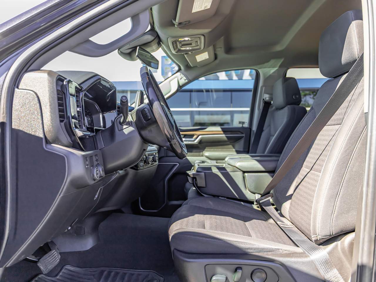 2022 Chevrolet Silverado 1500 LT - Photo 7
