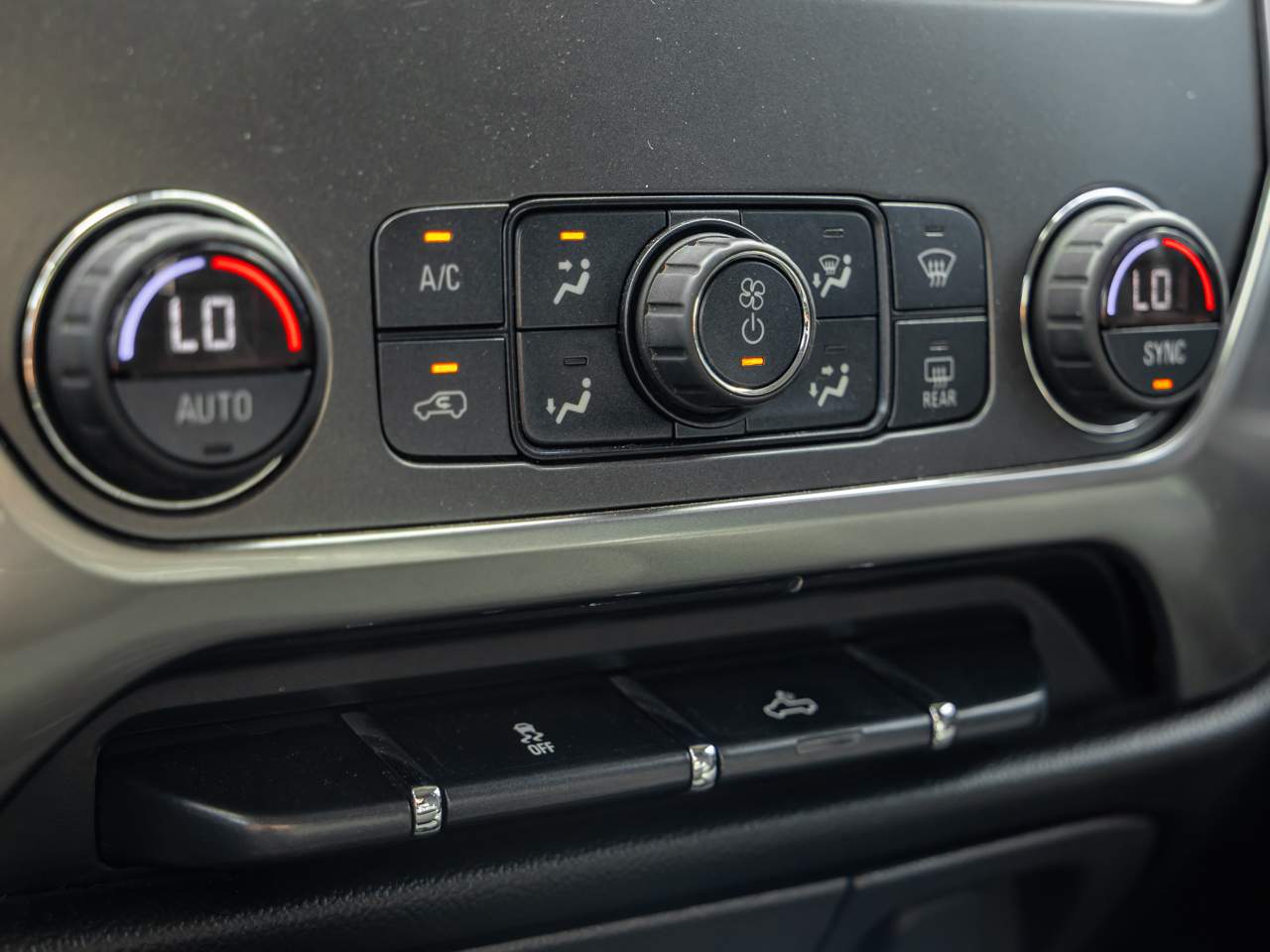 2018 Chevrolet Silverado 1500 LT - Photo 18