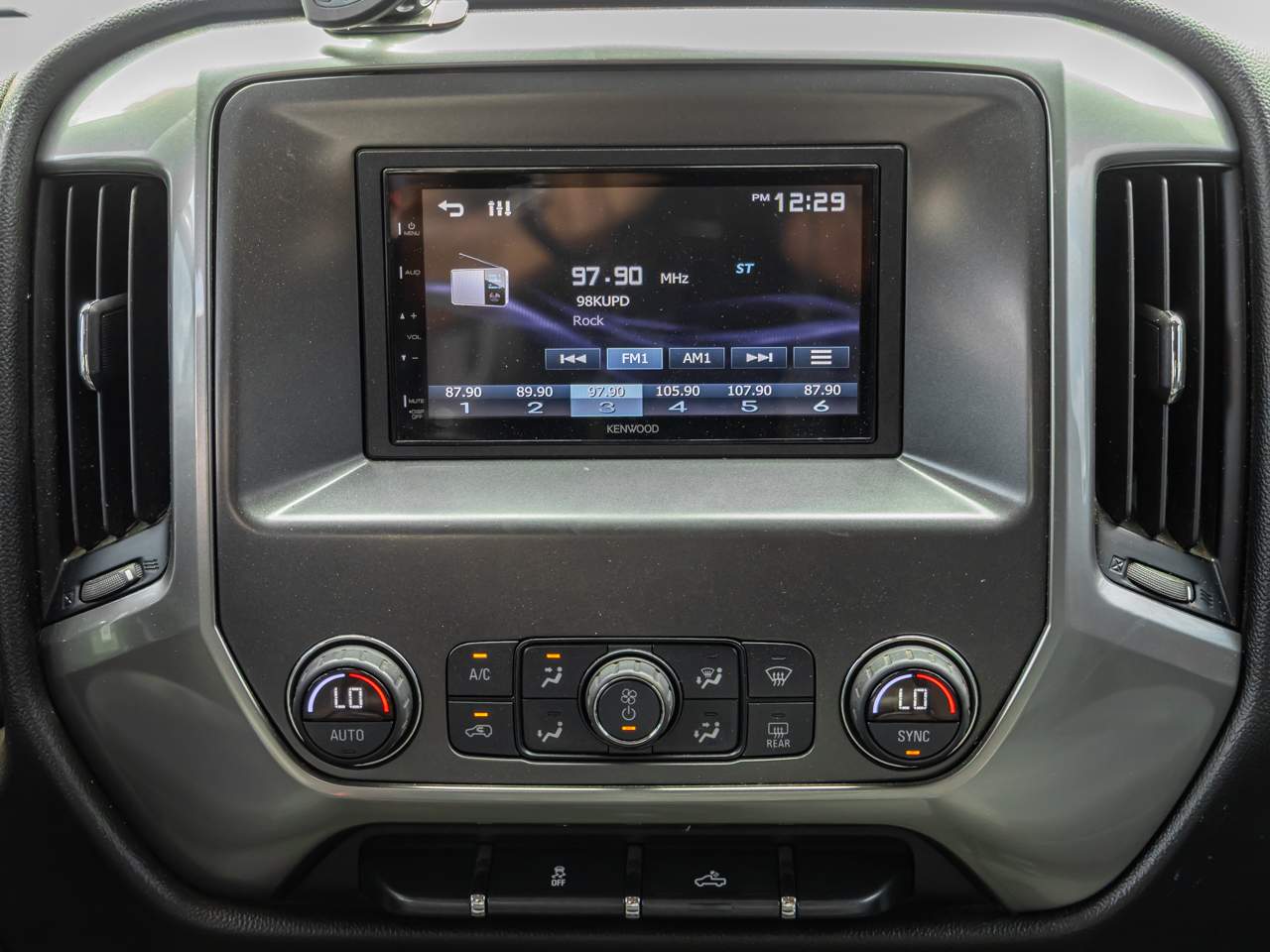 2018 Chevrolet Silverado 1500 LT - Photo 16