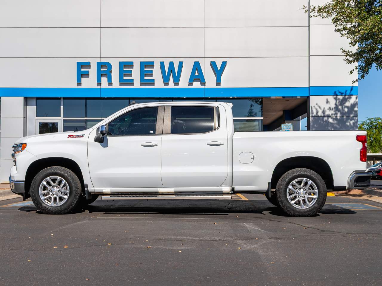 2023 Chevrolet Silverado 1500 LT Crew Cab