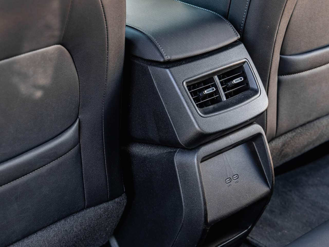 2024 Chevrolet Equinox EV RS - Photo 40