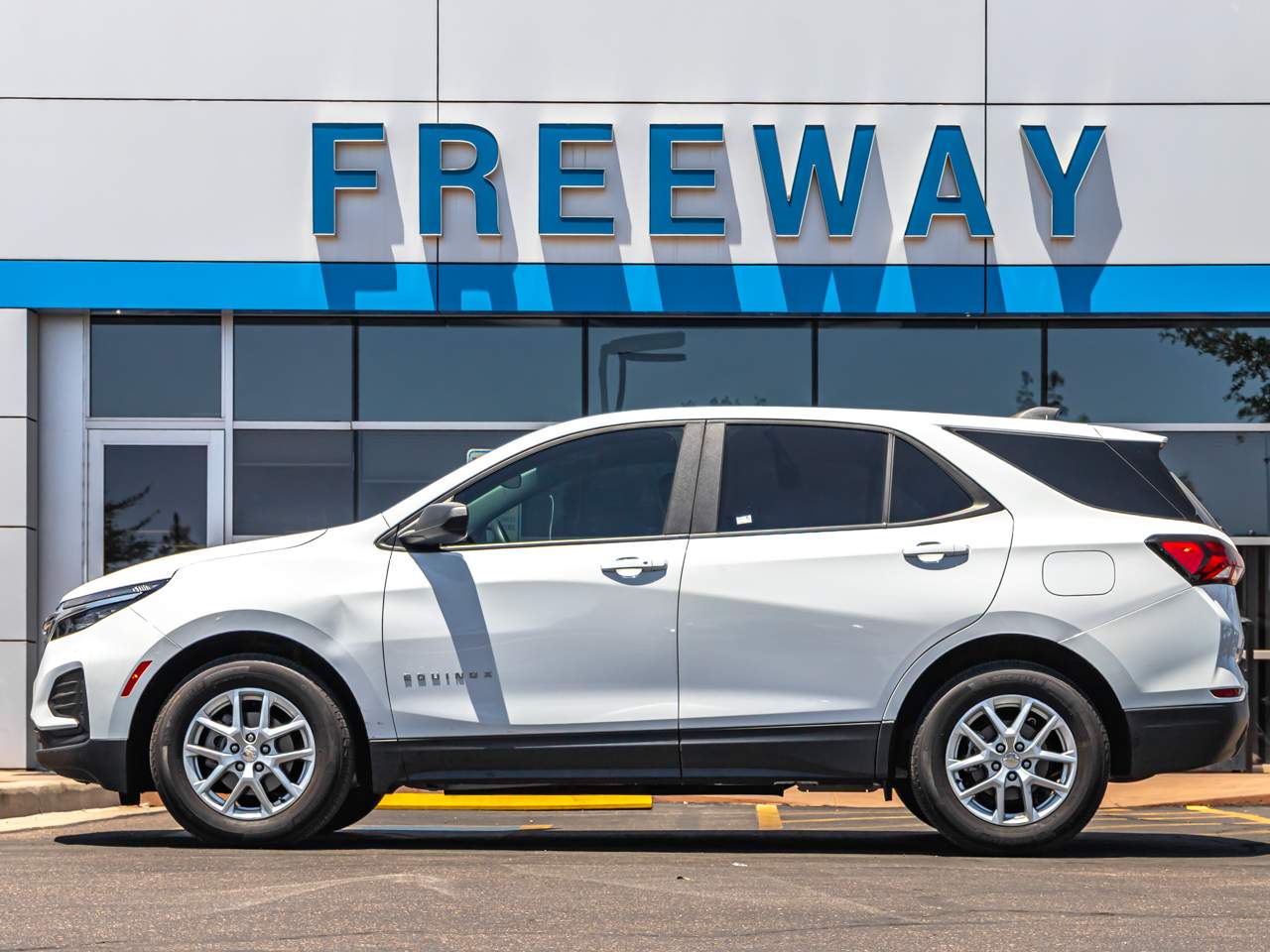 2023 Chevrolet Equinox LS