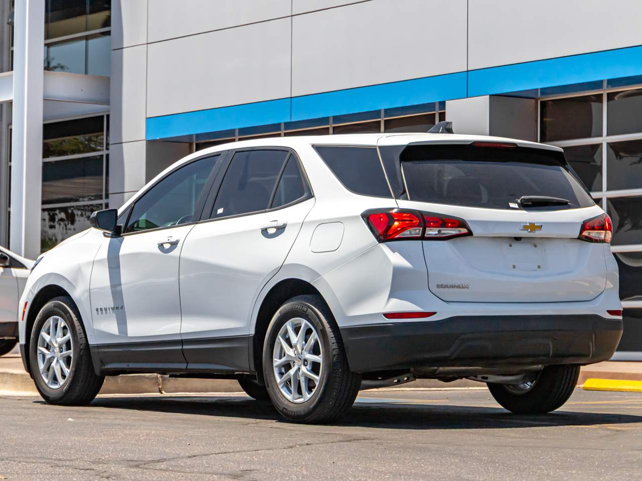 2023 Chevrolet Equinox LS - Photo 3
