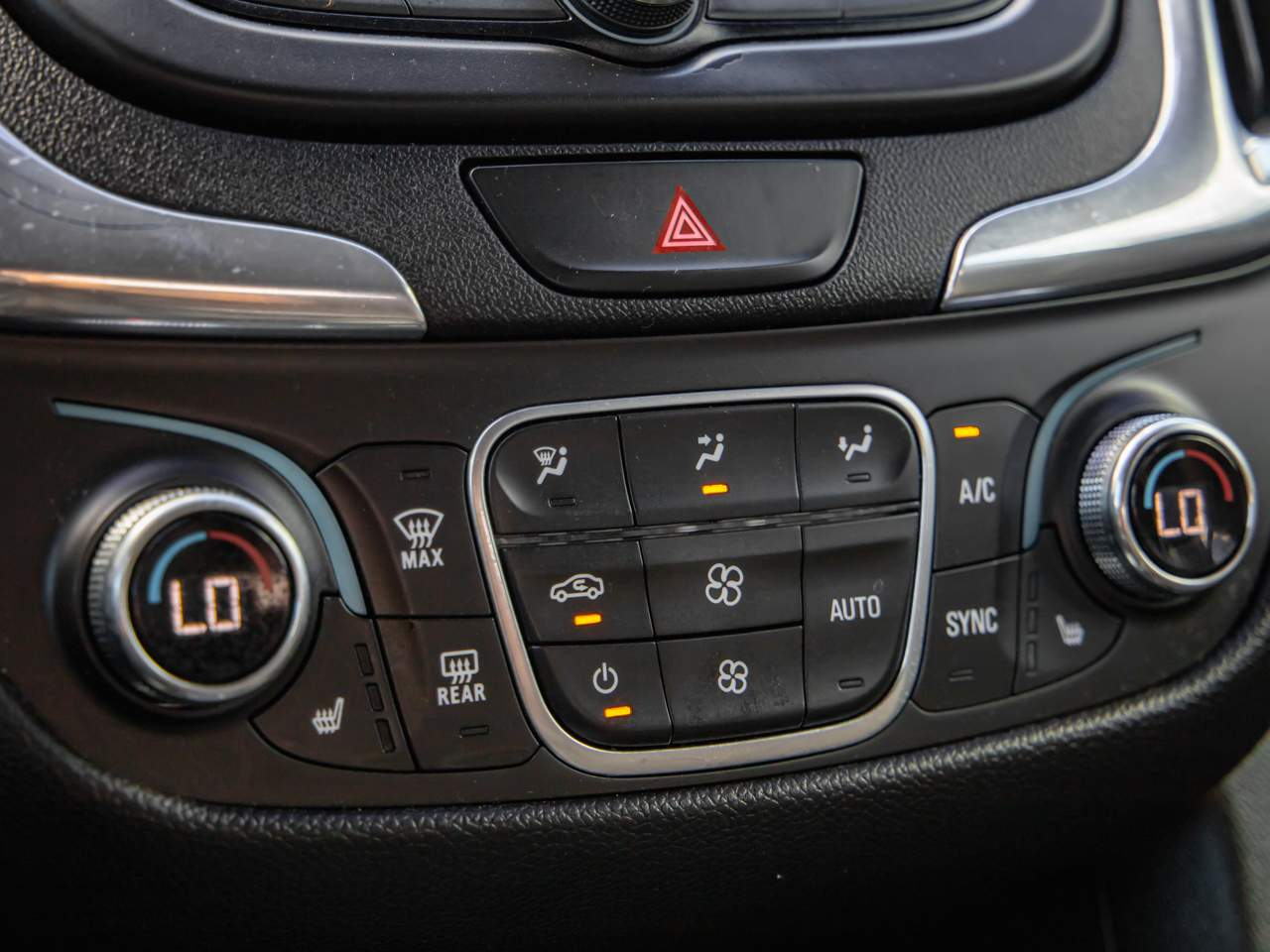 2020 Chevrolet Equinox LT - Photo 16