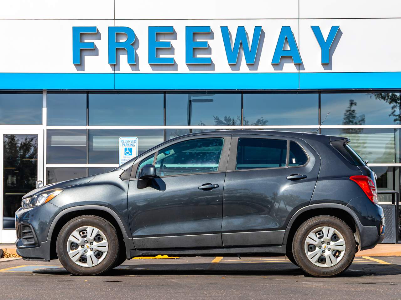 Used 2019 Chevrolet Trax LS with VIN 3GNCJKSB7KL134697 for sale in Chandler, AZ