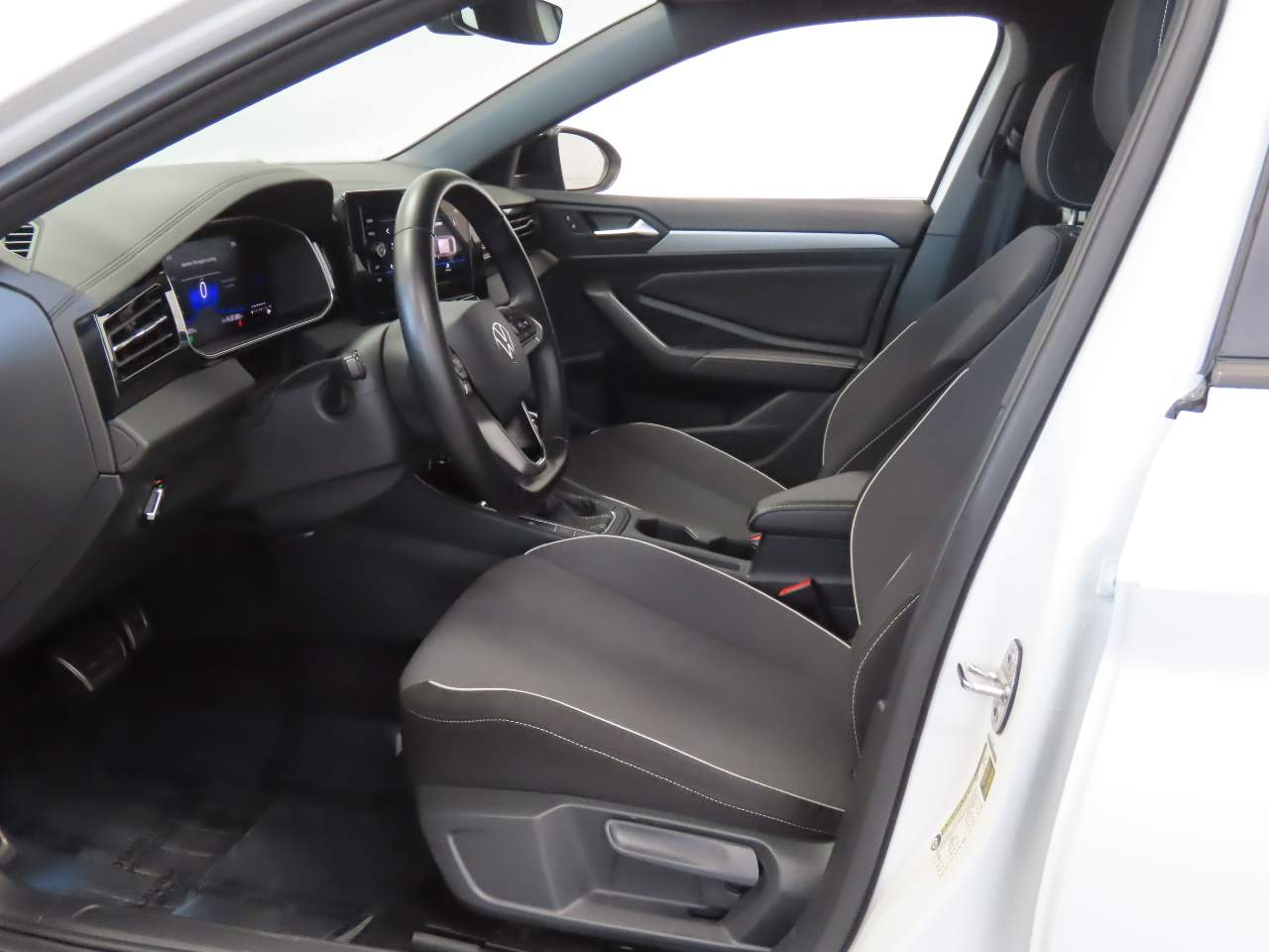 2025 Volkswagen Jetta Sport - Photo 16