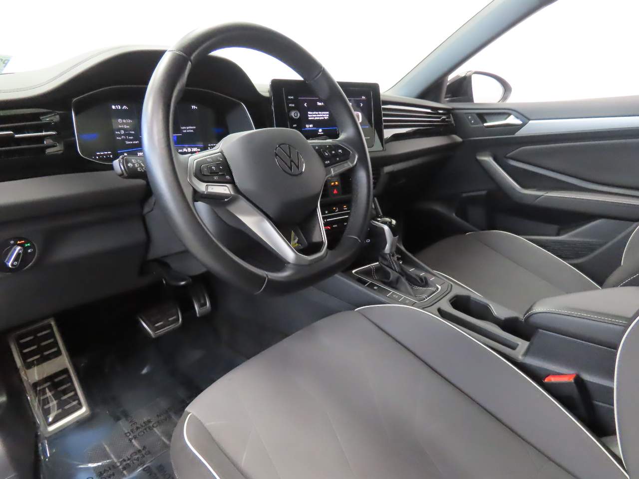 2025 Volkswagen Jetta Sport - Photo 9