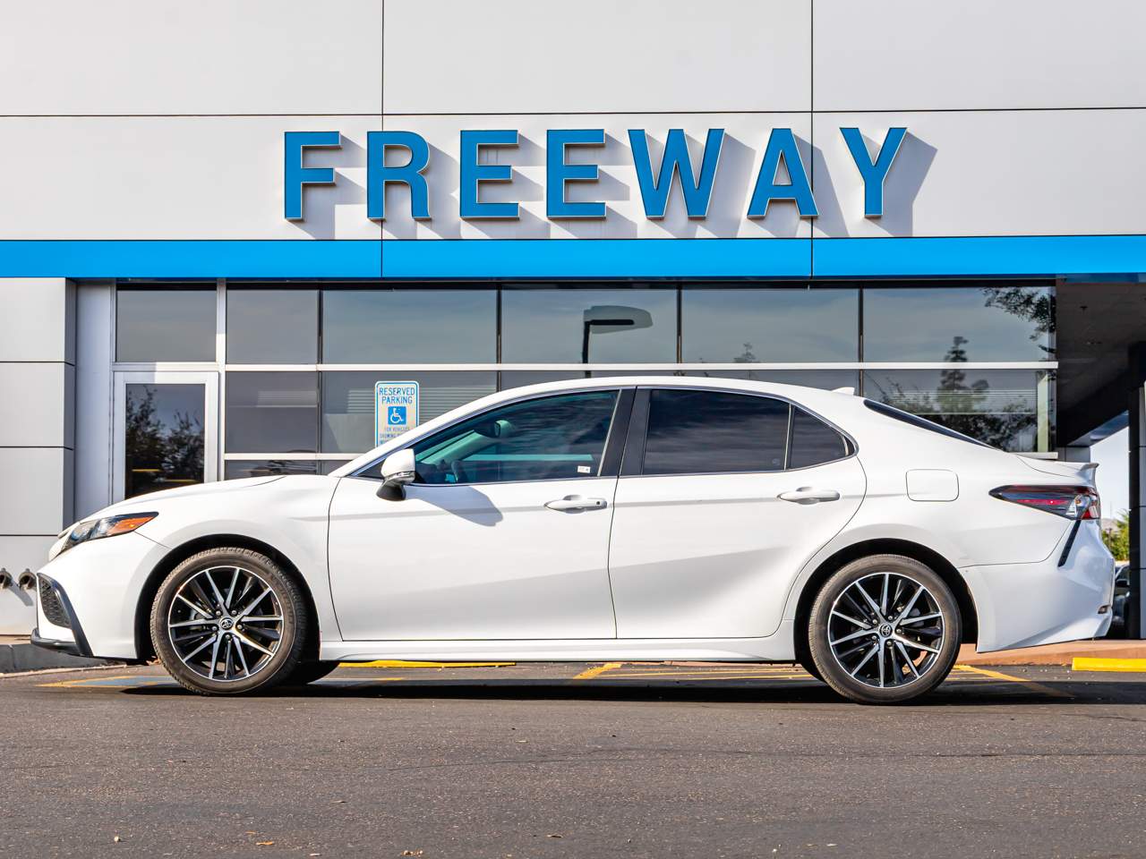 2023 Toyota Camry SE