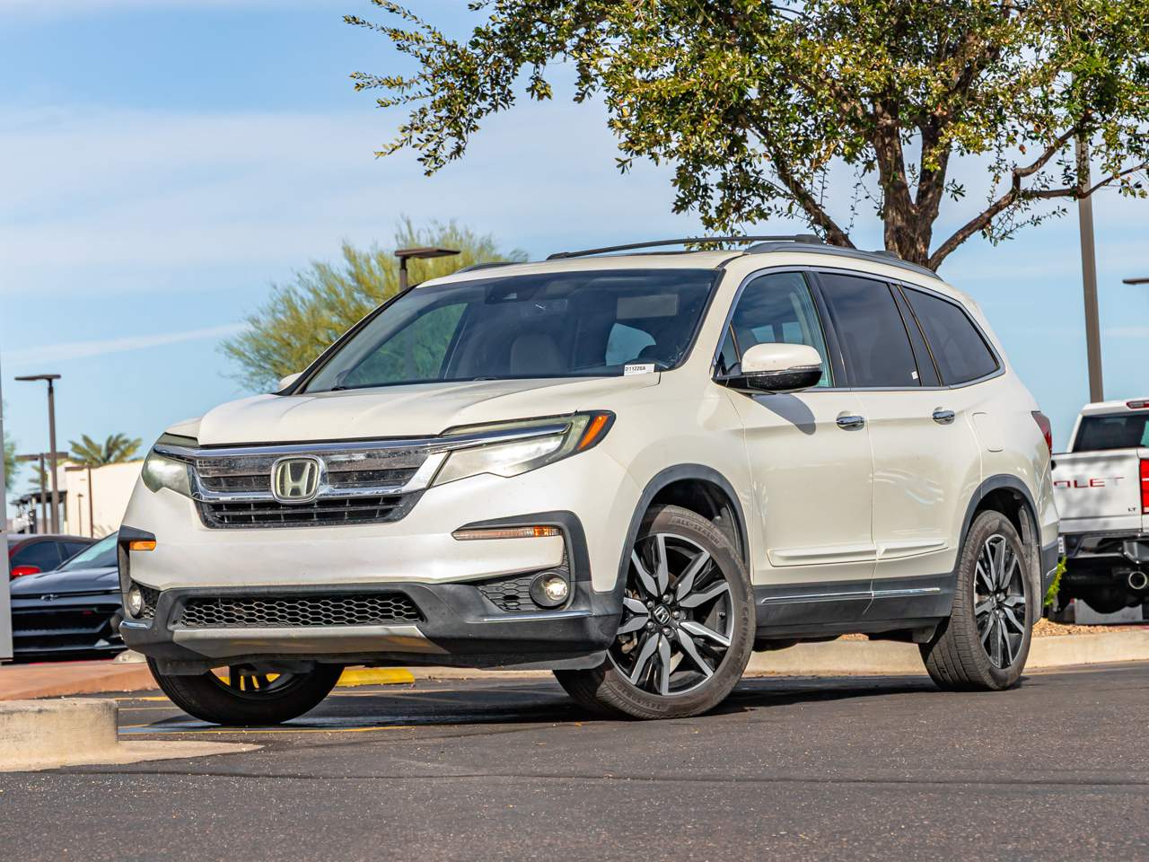 2019 Honda Pilot Touring w/Rear Captain's Chairs