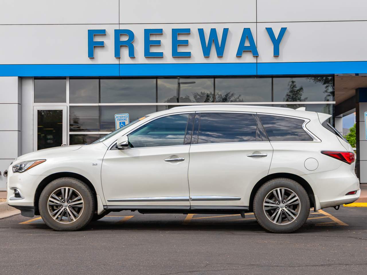 Used 2016 INFINITI QX60 Base with VIN 5N1AL0MN8GC533218 for sale in Chandler, AZ