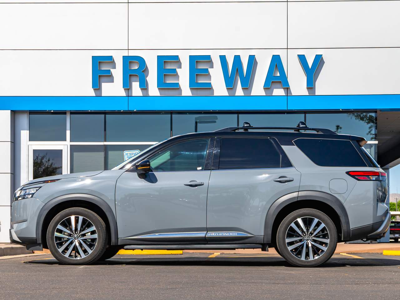 2023 Nissan Pathfinder Platinum