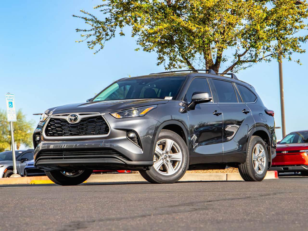 2025 Toyota Highlander LE