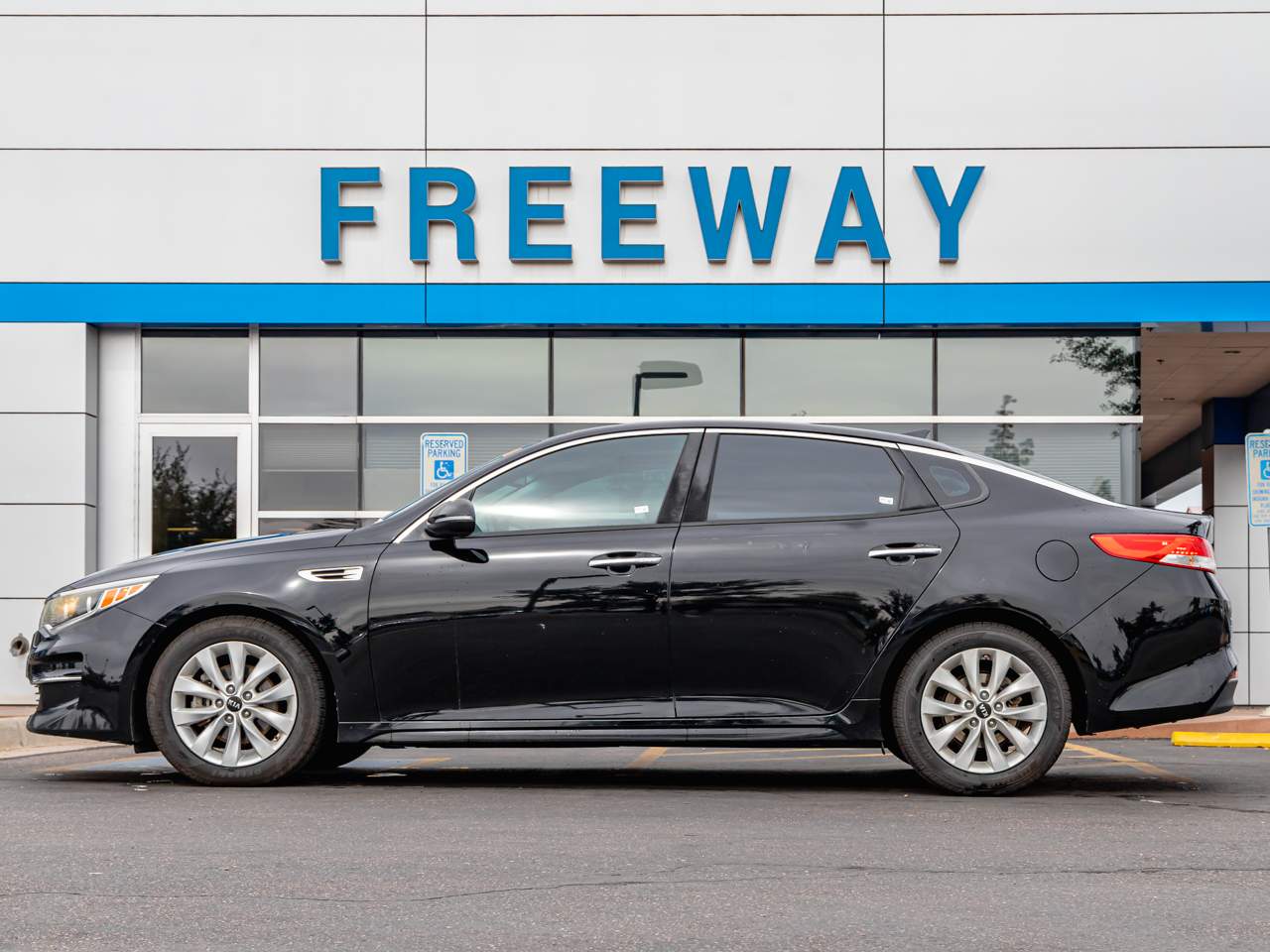 Used 2016 Kia Optima EX with VIN 5XXGU4L33GG058841 for sale in Chandler, AZ