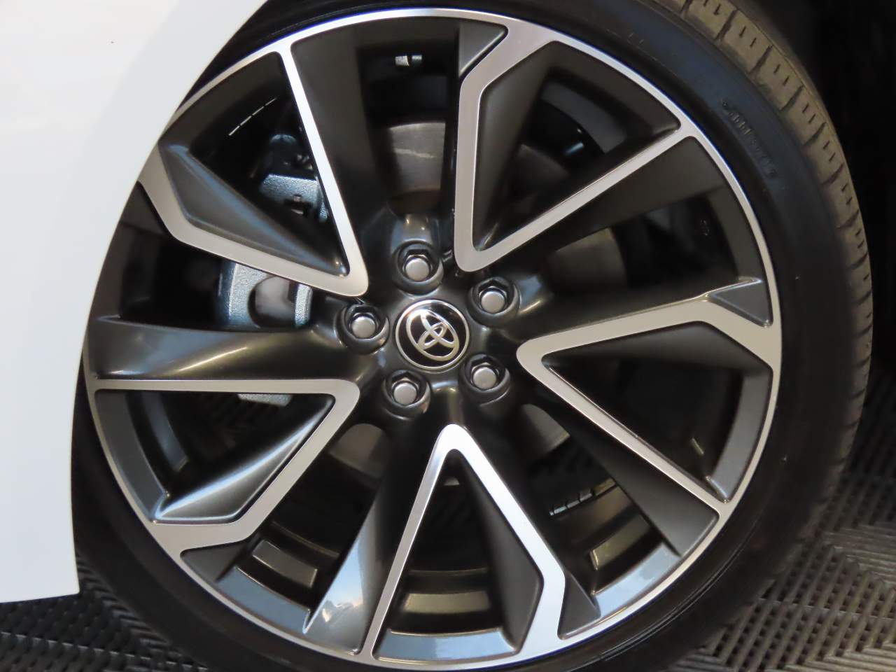View vehicle photo 7