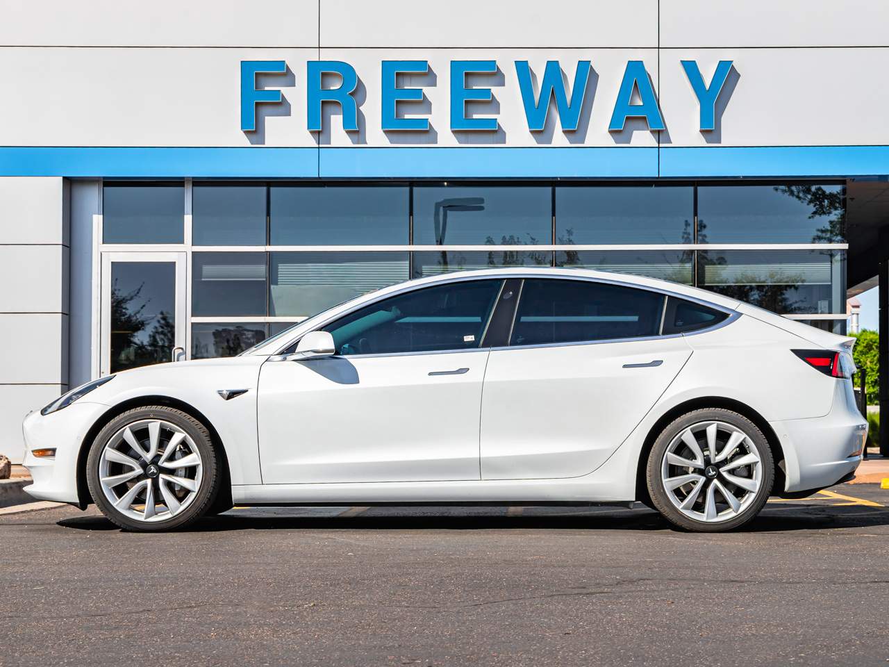 2018 Tesla Model 3 Long Range photo 2