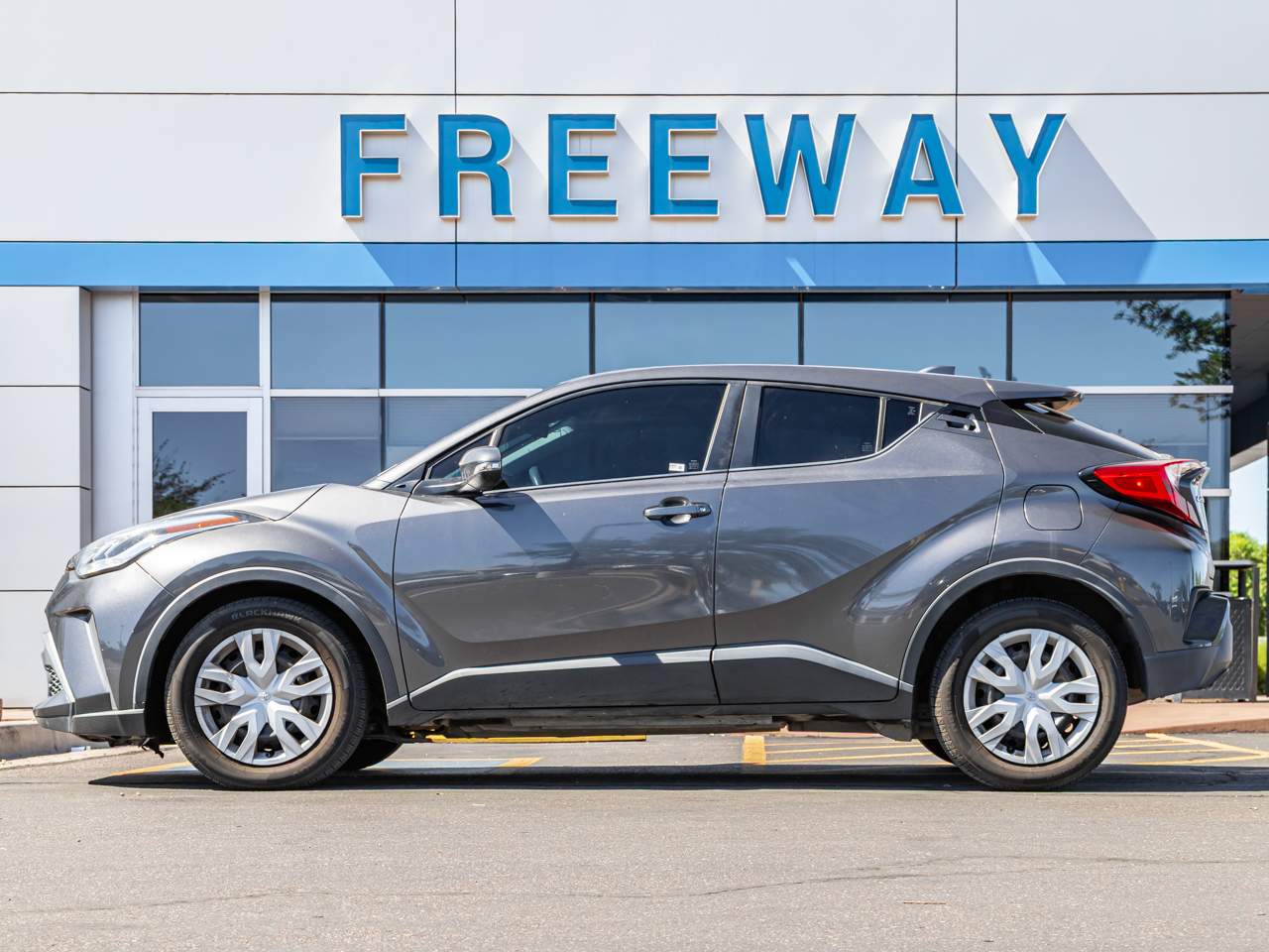2021 Toyota C-HR LE photo 2