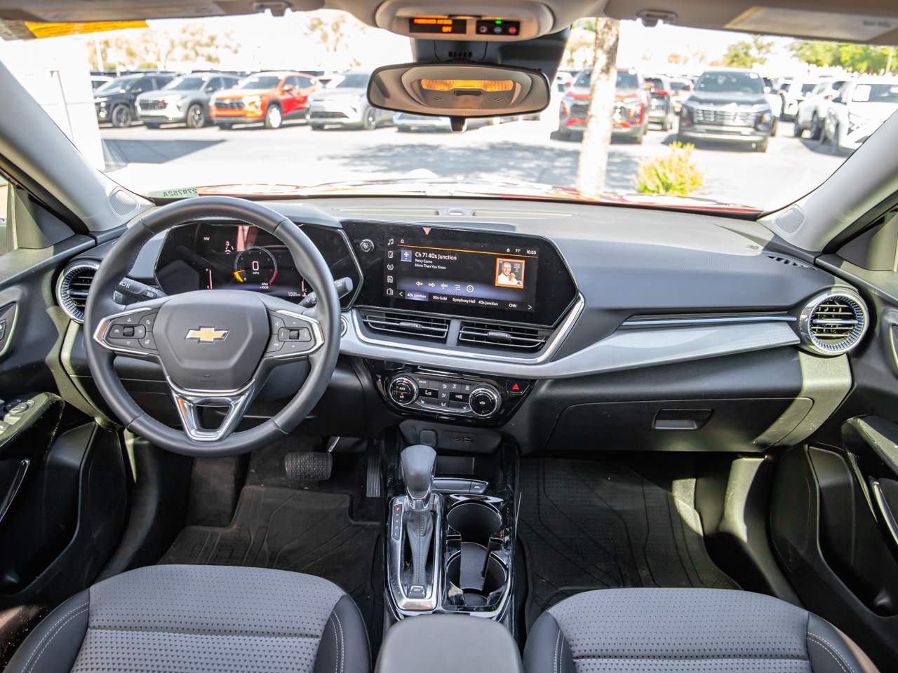 2024 Chevrolet Trax LT - Photo 10