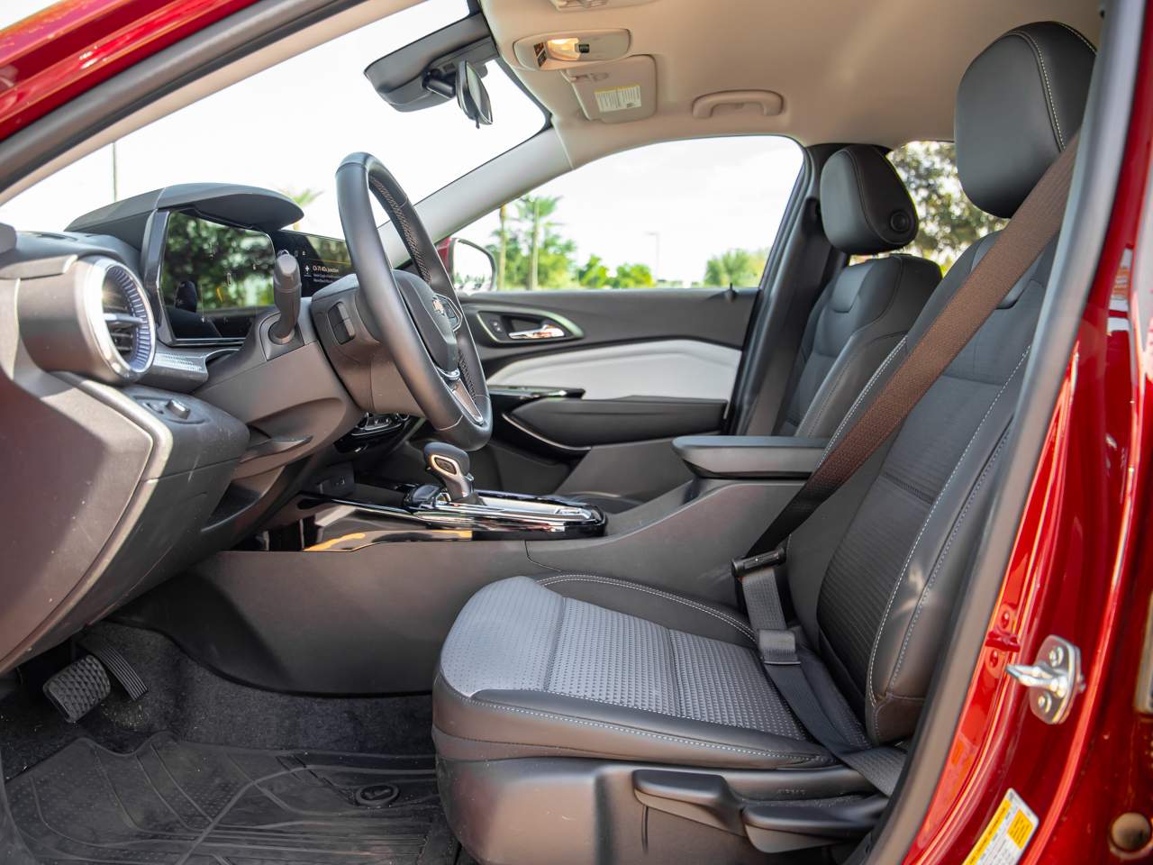 2024 Chevrolet Trax LT - Photo 7