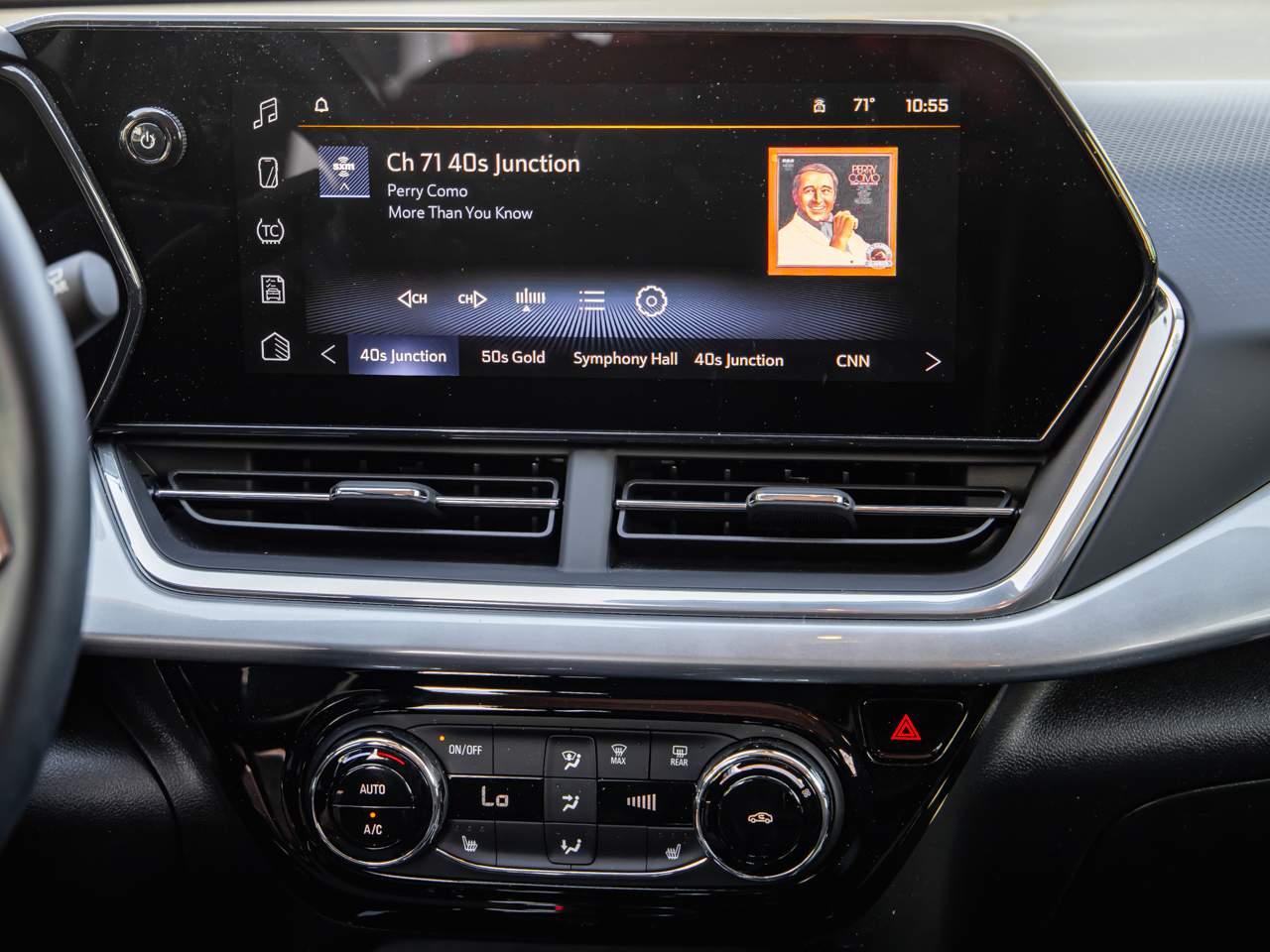 2024 Chevrolet Trax LT - Photo 14
