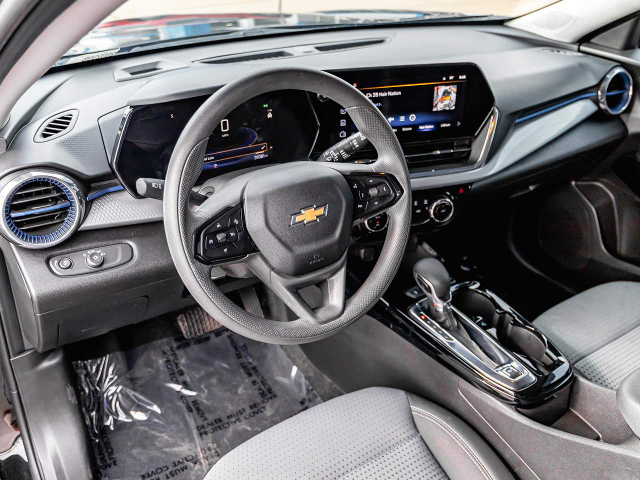 2025 Chevrolet Trax LT - Photo 8