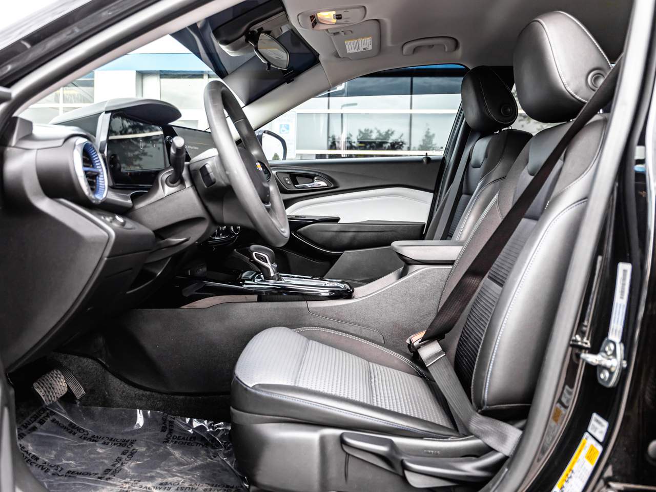 2025 Chevrolet Trax LT - Photo 7