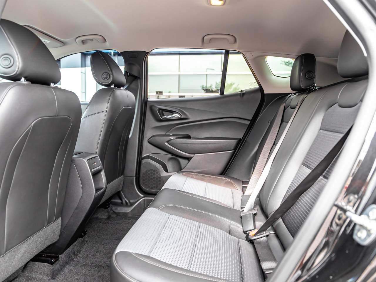 2025 Chevrolet Trax LT - Photo 18