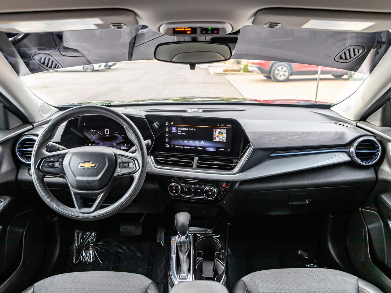 2025 Chevrolet Trax LT - Photo 11