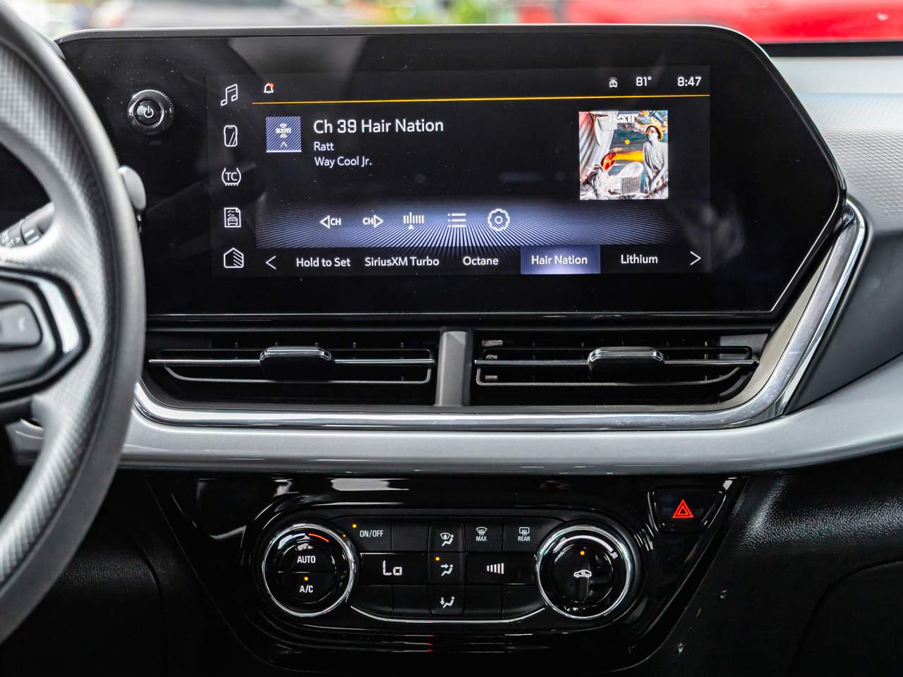 2025 Chevrolet Trax LT - Photo 15