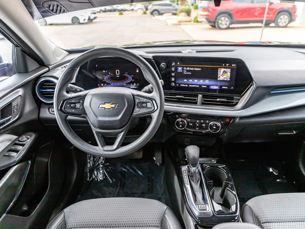 2025 Chevrolet Trax LT - Photo 12