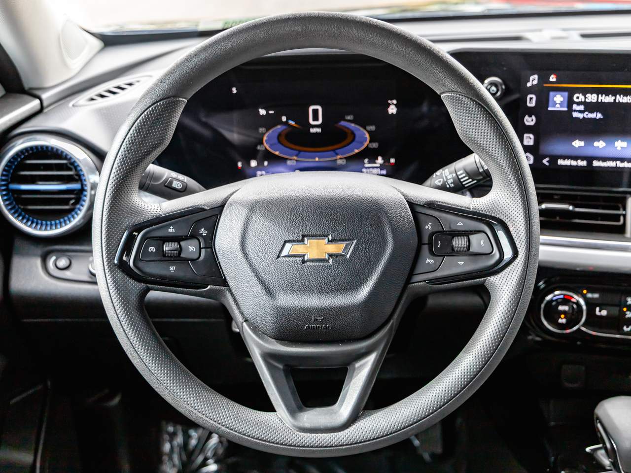 2025 Chevrolet Trax LT - Photo 13