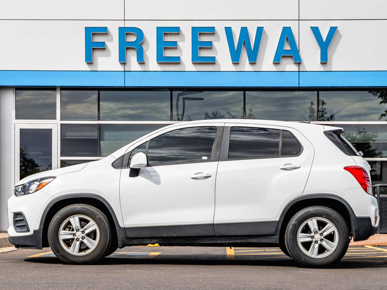 2020 Chevrolet Trax LS photo 2