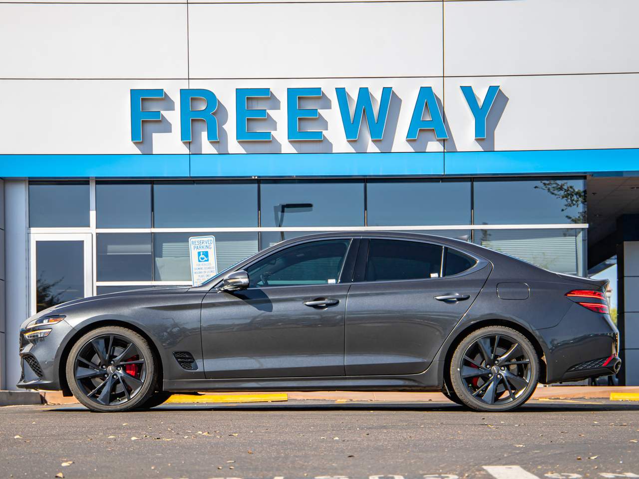 2022 Genesis G70 3.3T Standard