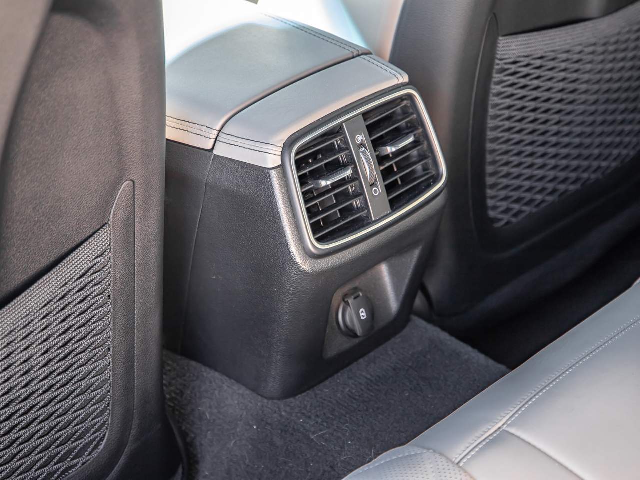 2022 Genesis G70 3.3T Standard