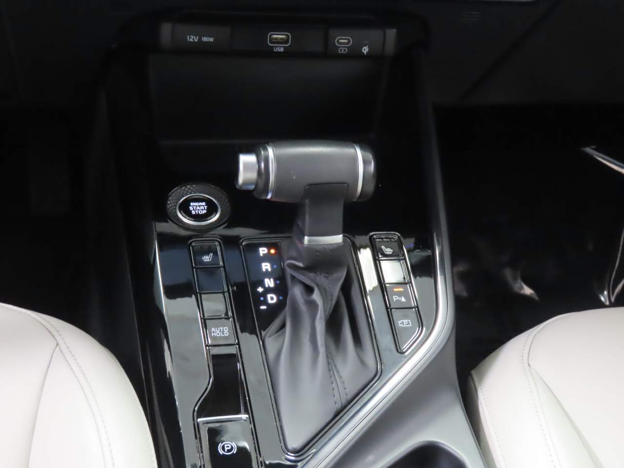 2024 Kia Niro EX - Photo 11