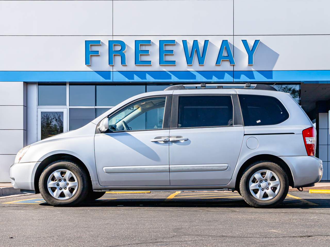 Used 2007 Kia Sedona BASE with VIN KNDMB133876136410 for sale in Chandler, AZ