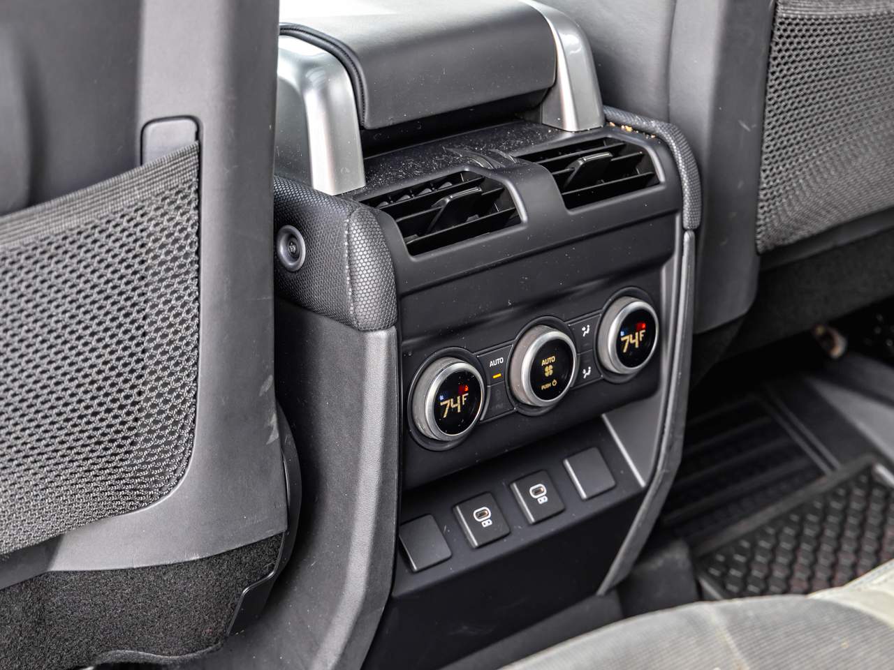 2024 Land Rover Defender 130 P400 Outbound