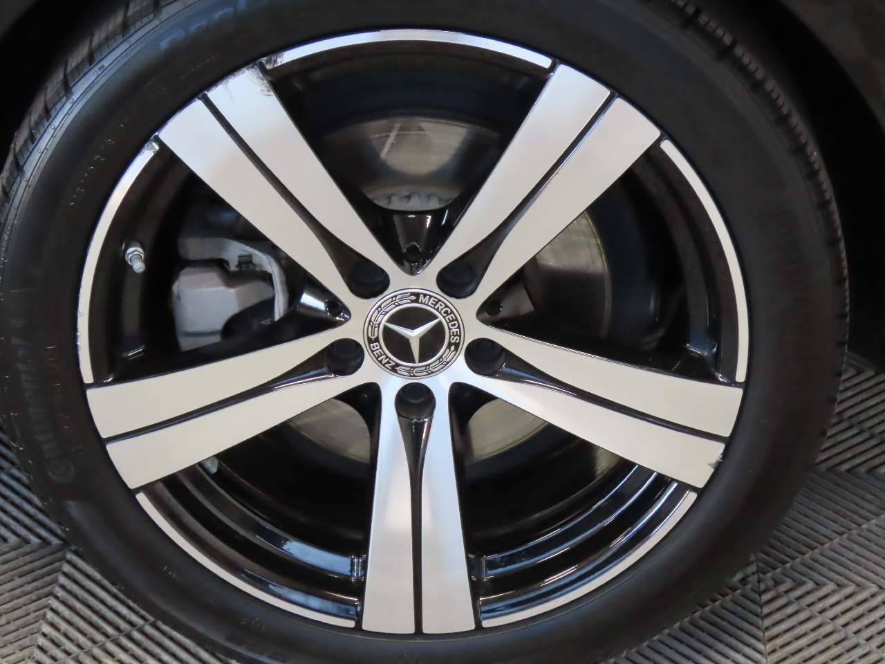 2025 Mercedes-Benz C-Class Sedan C 300 - Photo 6