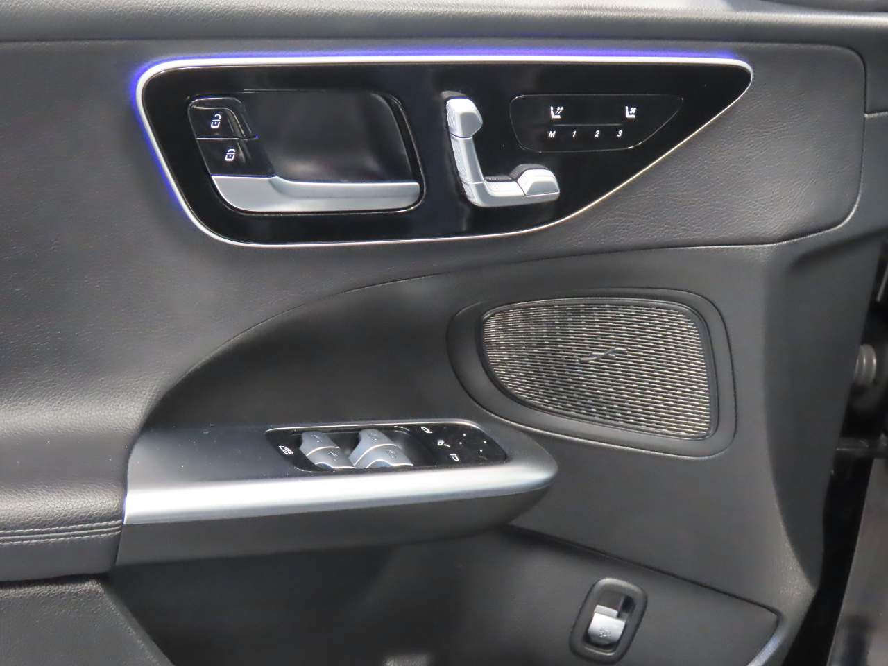 2025 Mercedes-Benz C-Class Sedan C 300 - Photo 10