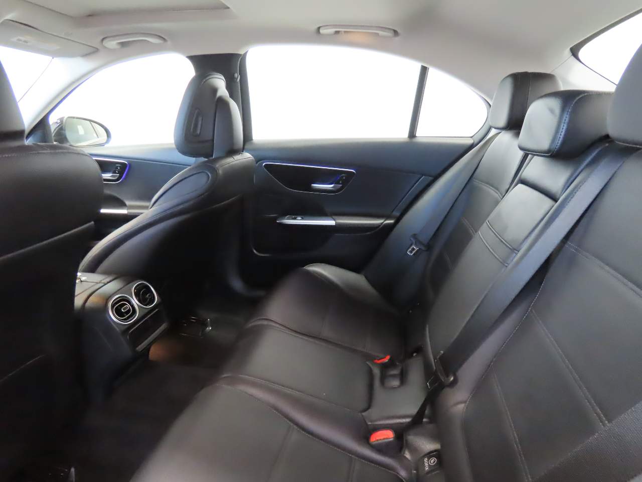 2025 Mercedes-Benz C-Class Sedan C 300 - Photo 15