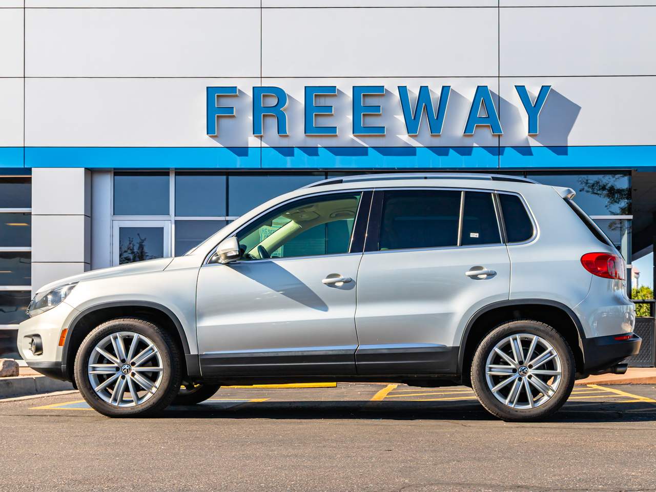 Used 2014 Volkswagen Tiguan SE with VIN WVGAV3AX0EW506124 for sale in Chandler, AZ