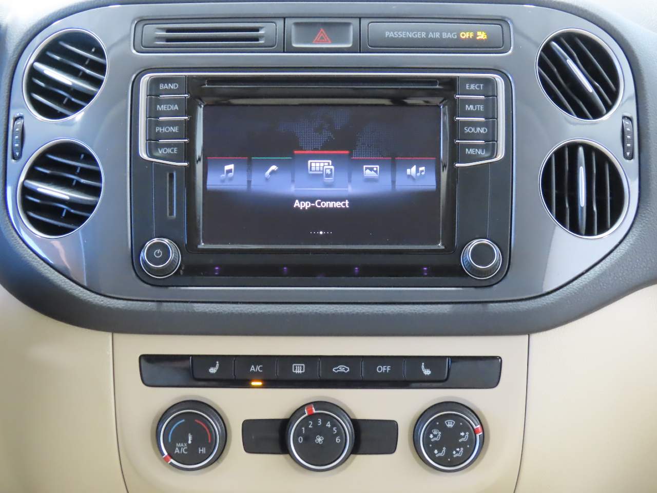 2017 Volkswagen Tiguan S - Photo 12