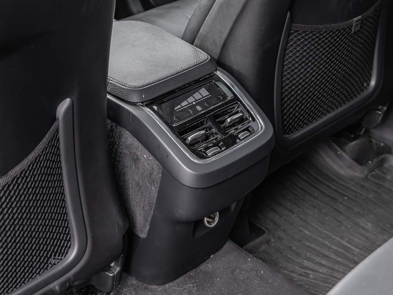 2018 Volvo XC90 T5 Momentum 7-Passenger